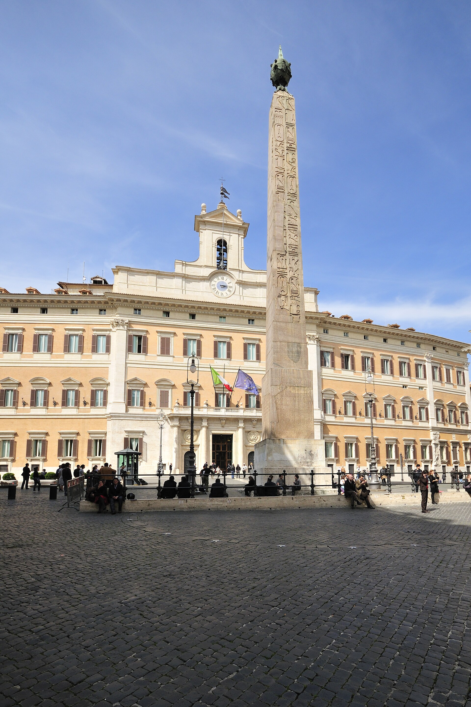 Fisco: da governo 33 miliardi di tasse in meno e aumenti in busta paga