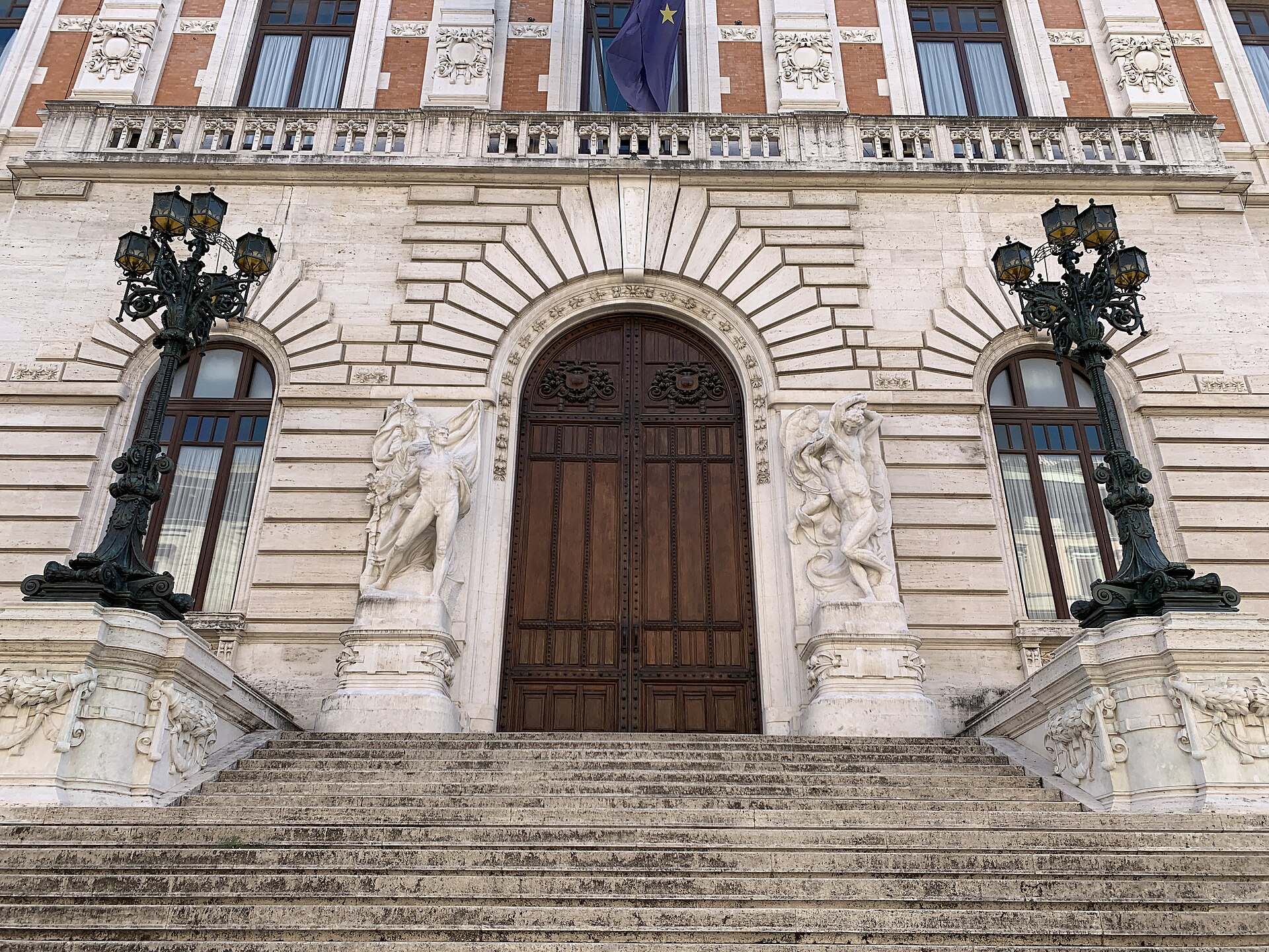 Giovedì alle 13.30 audizione Manenti su alloggi universitari, alle 14 Malagò su crisi calcio italiano, alle 14.30 Indire su intelligenza artificiale - Diretta webtv