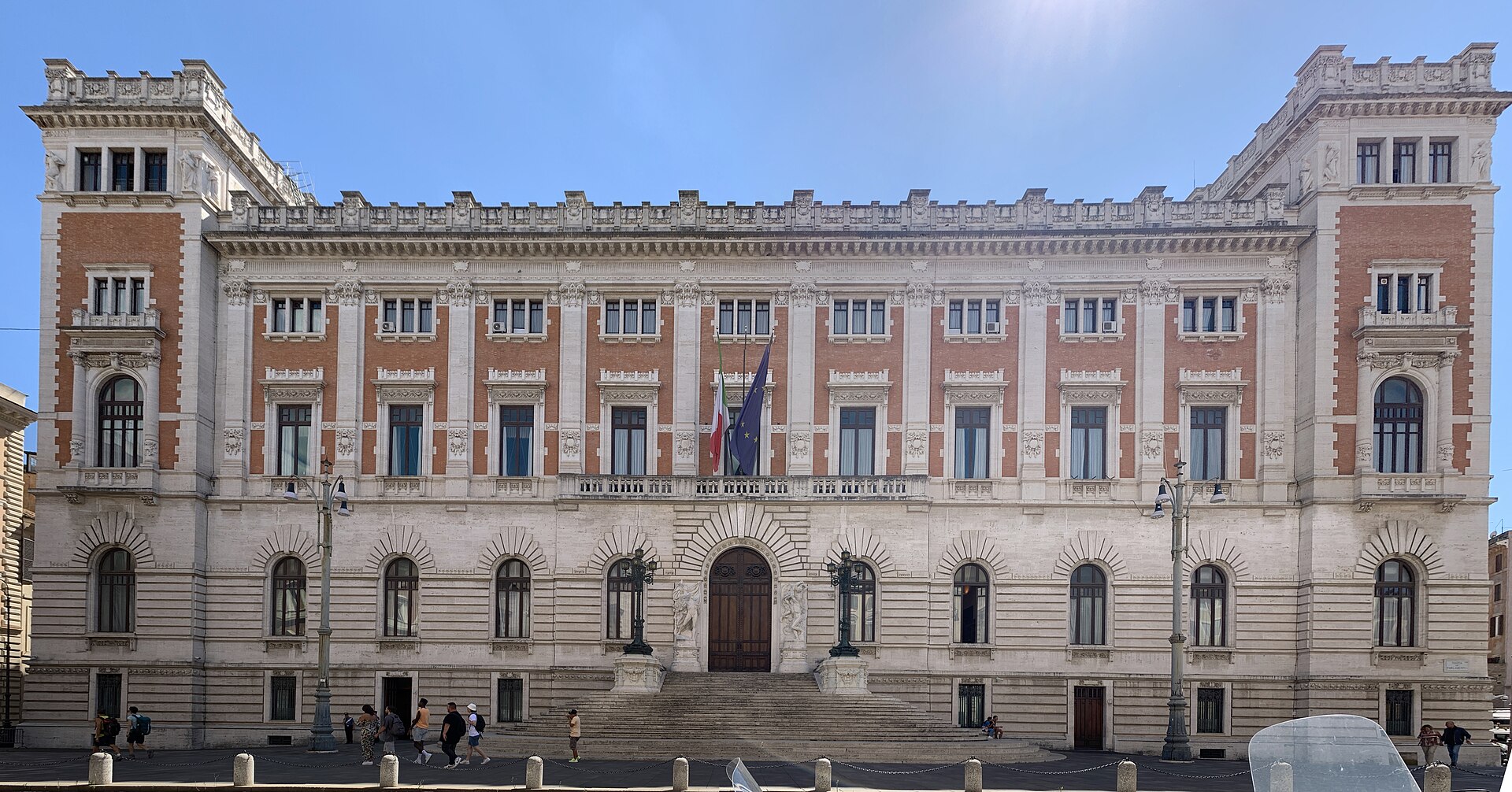 Giovedì alle 13.30 audizione Manenti su alloggi universitari, alle 14 Malagò su crisi calcio italiano, alle 14.30 Indire su intelligenza artificiale - Diretta webtv